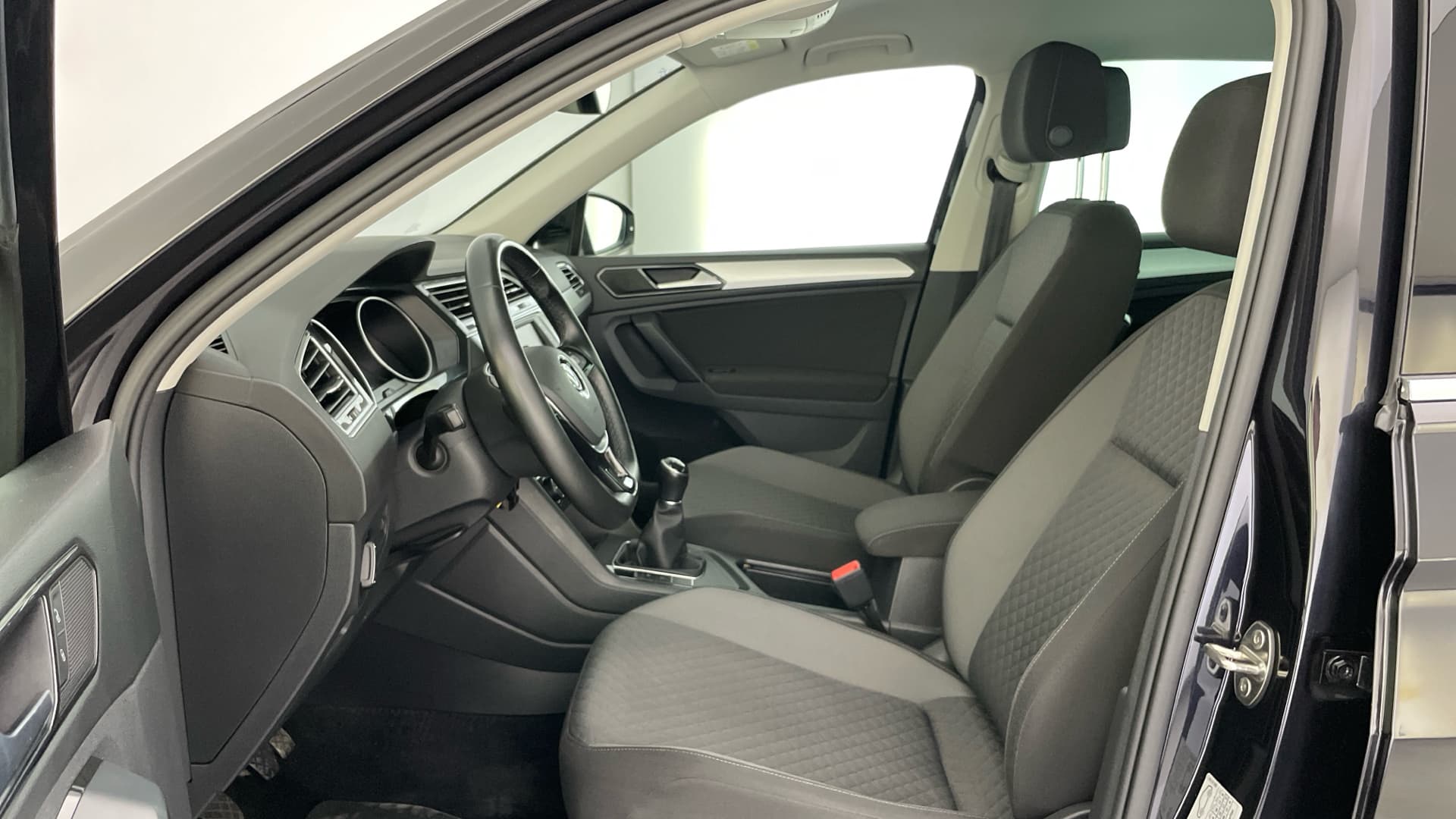 Volkswagen Tiguan - 11