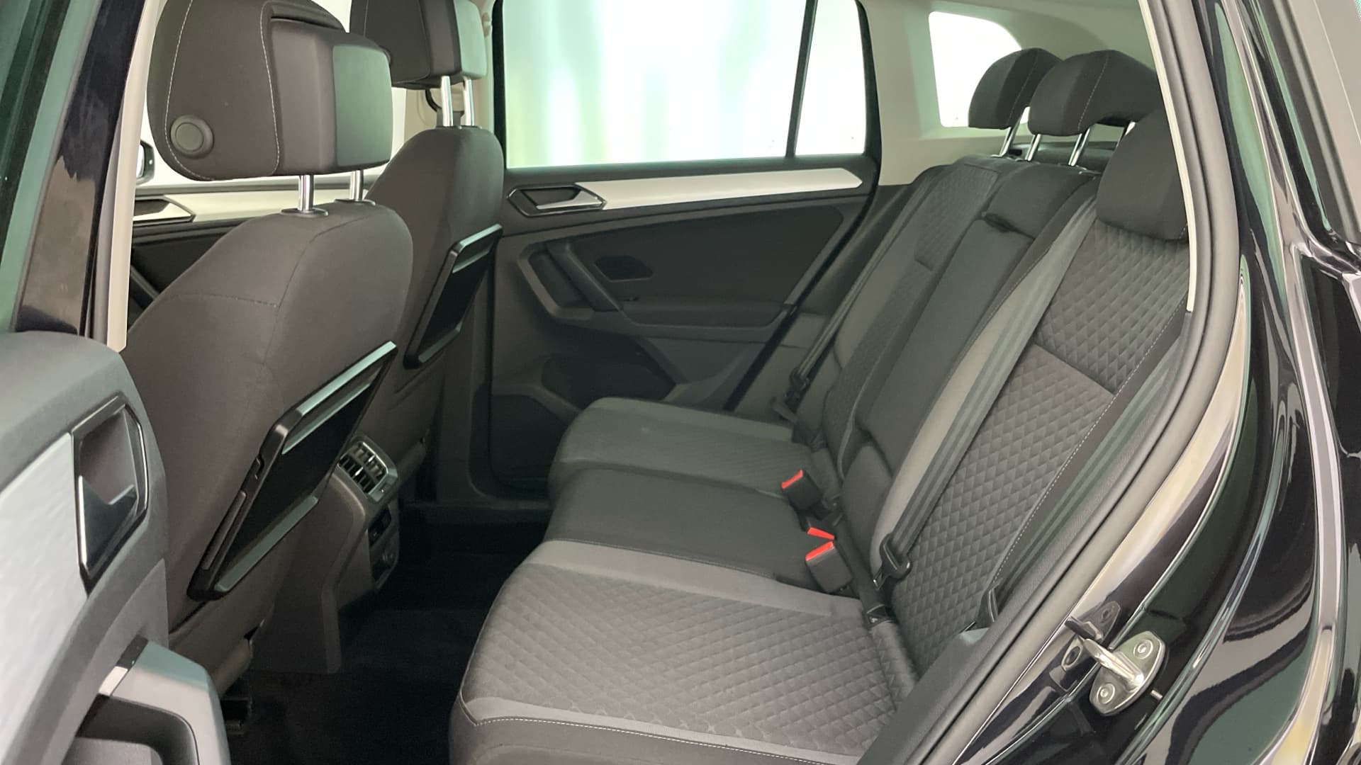 Volkswagen Tiguan - 12