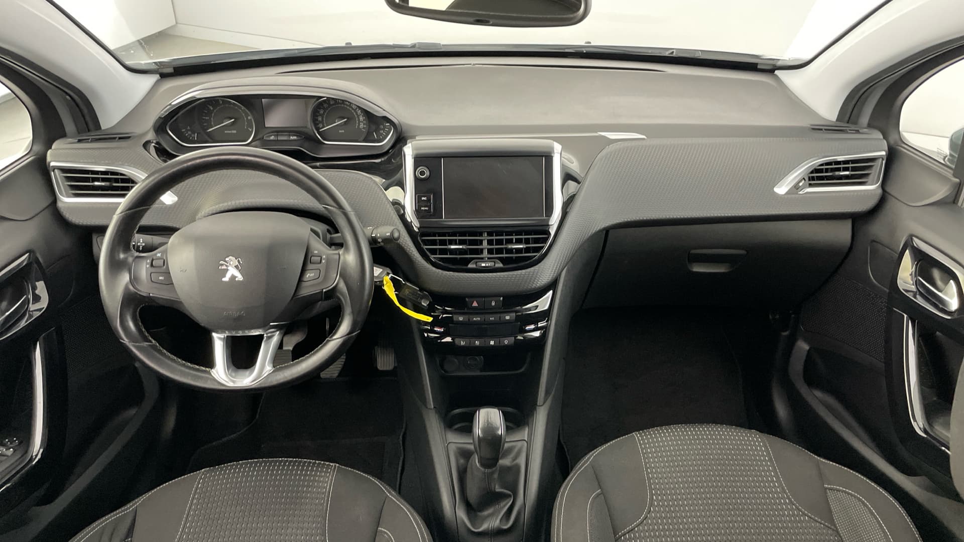 Peugeot 208 - 10