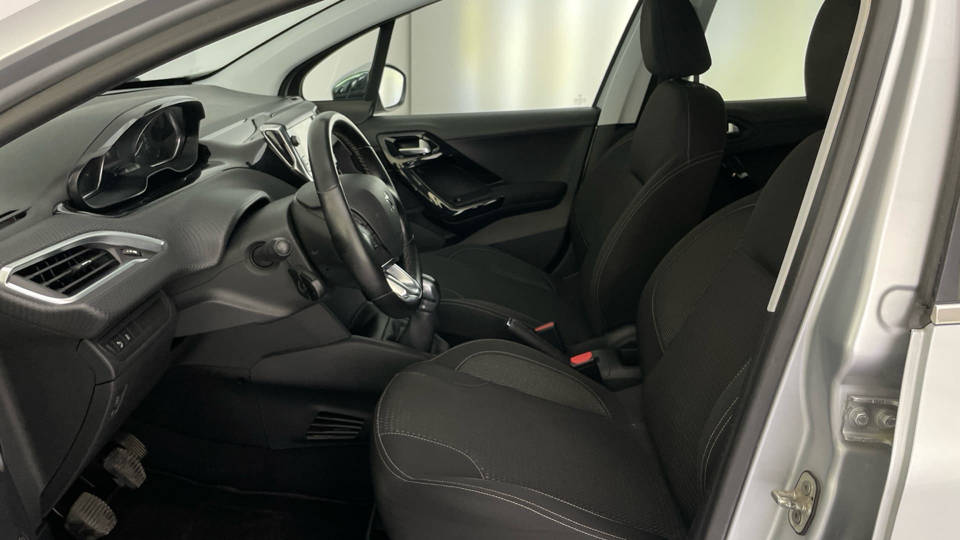 Peugeot 208 - 11