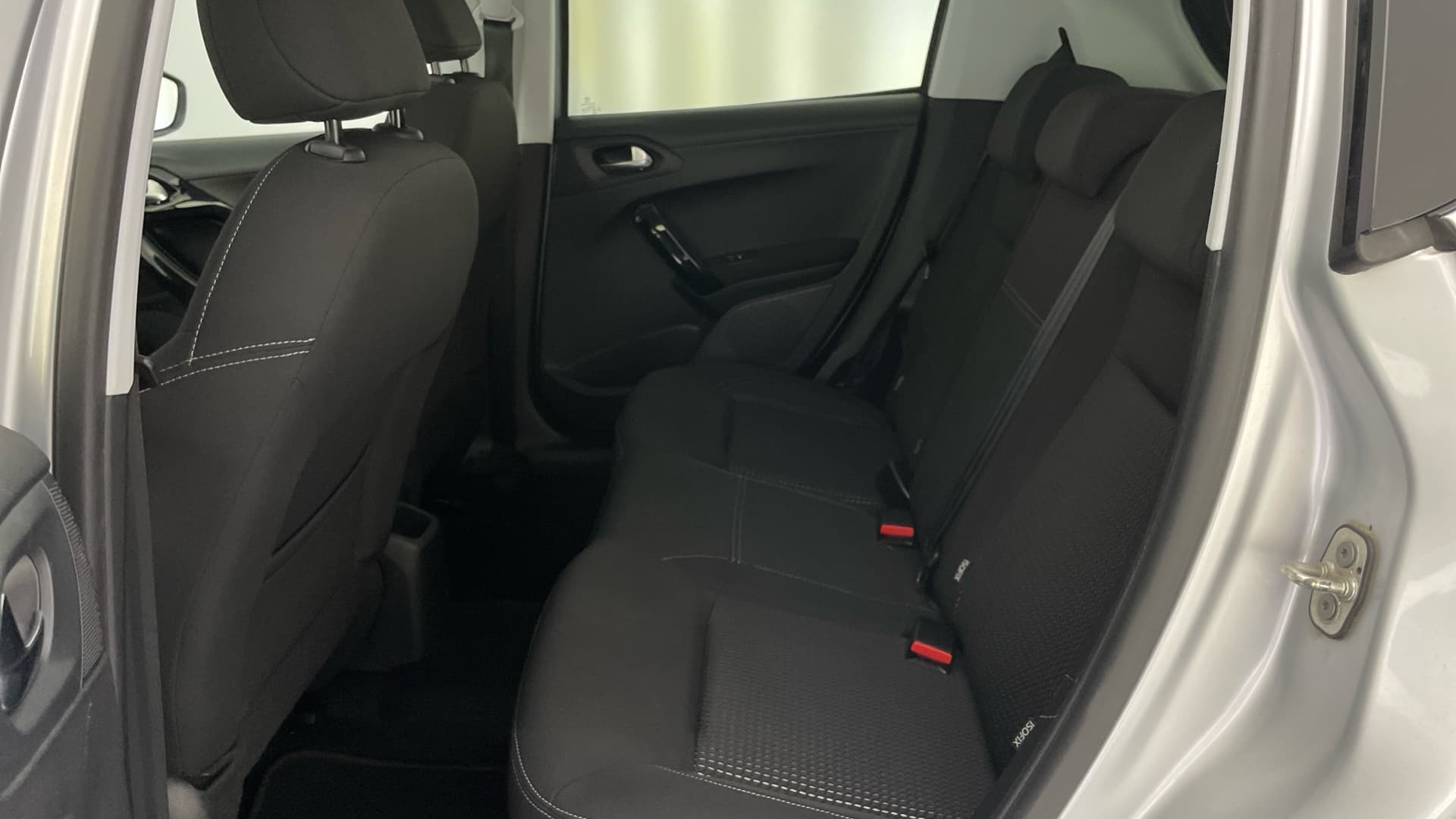 Peugeot 208 - 12