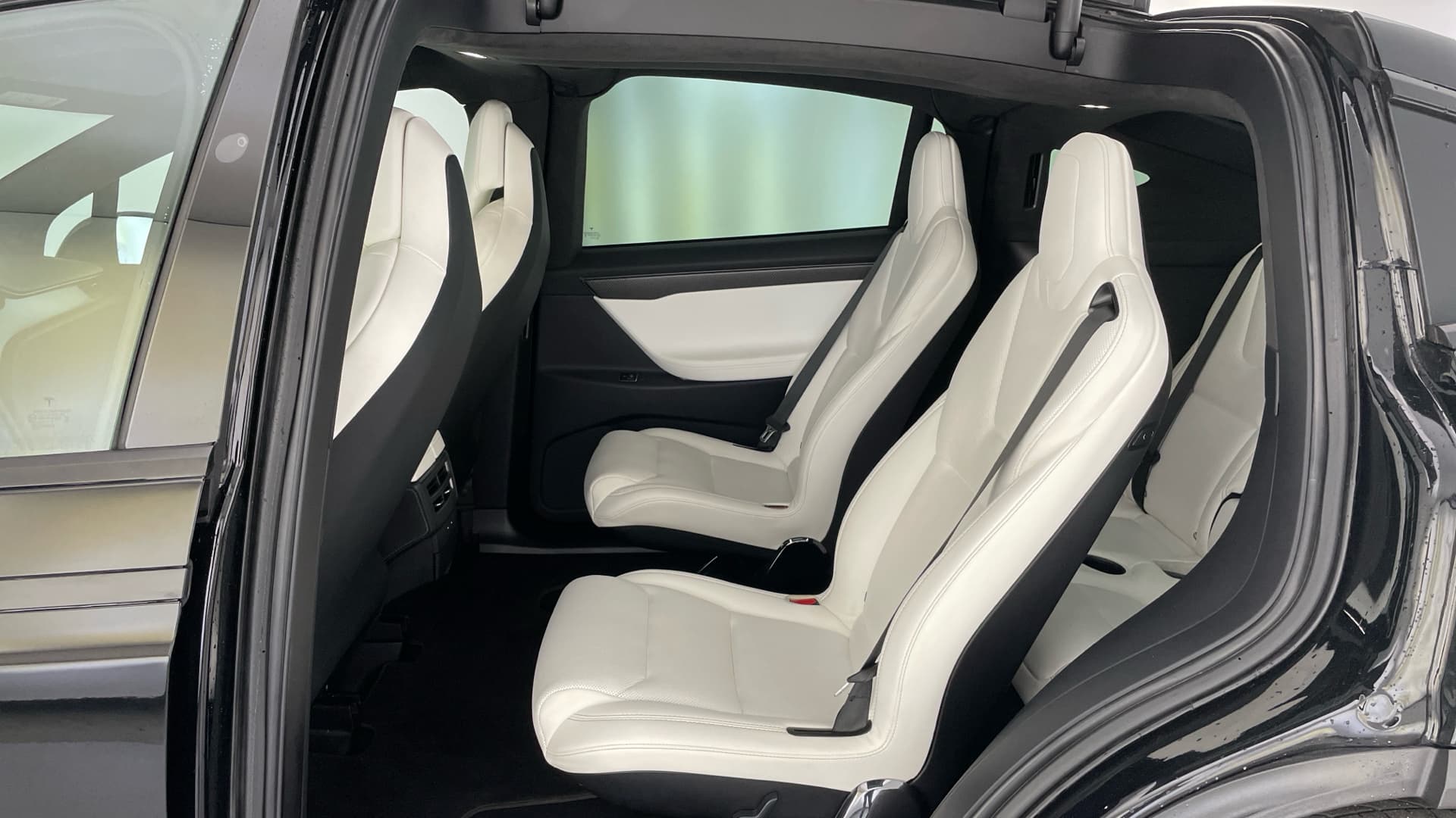 Tesla Model X - 12