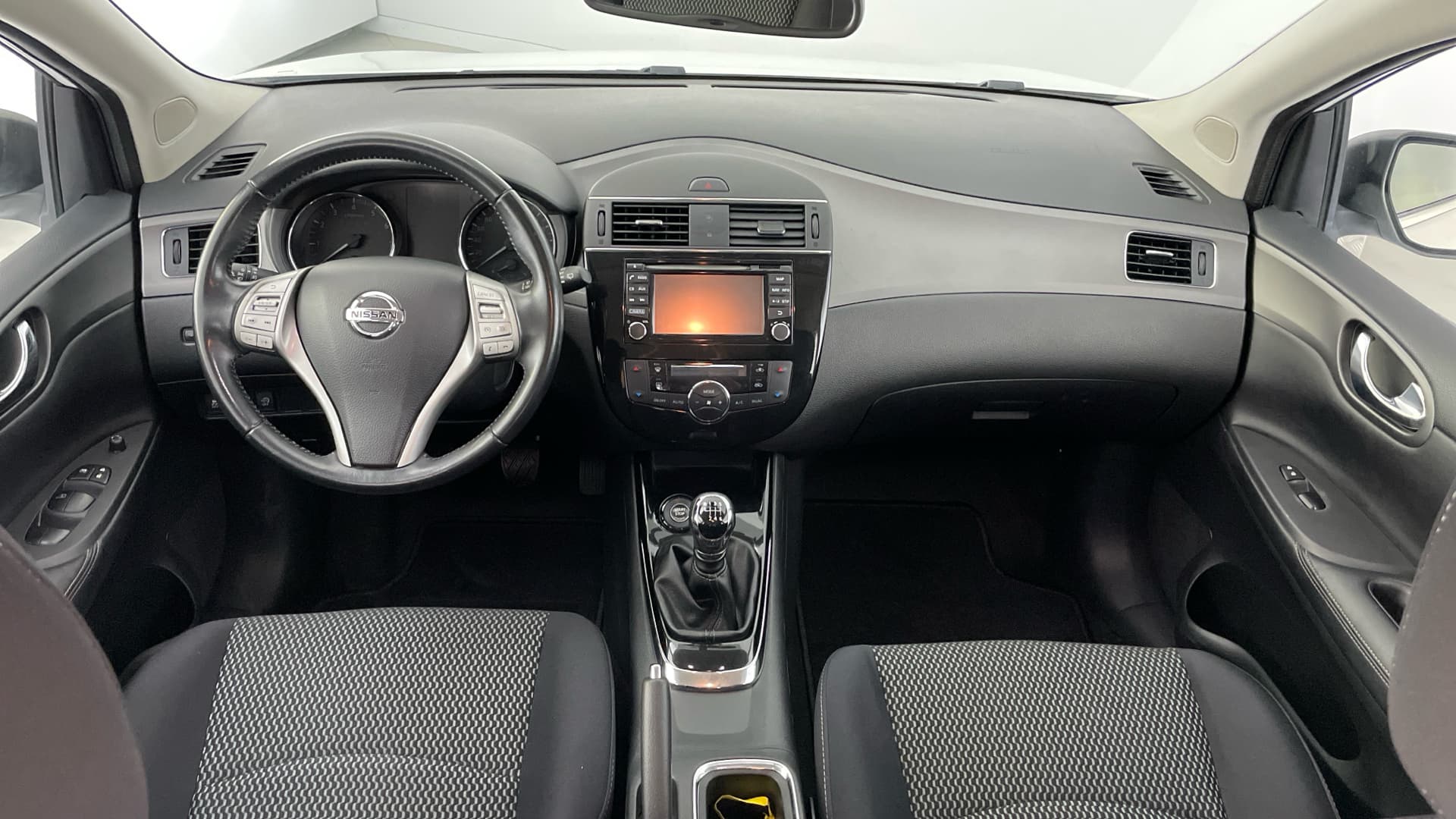 Nissan PULSAR - 10