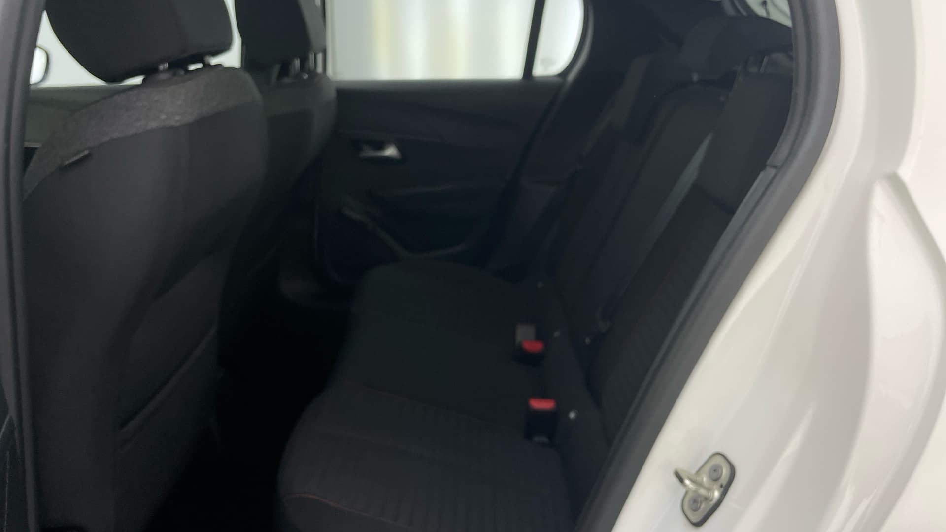 Peugeot 208 - 12