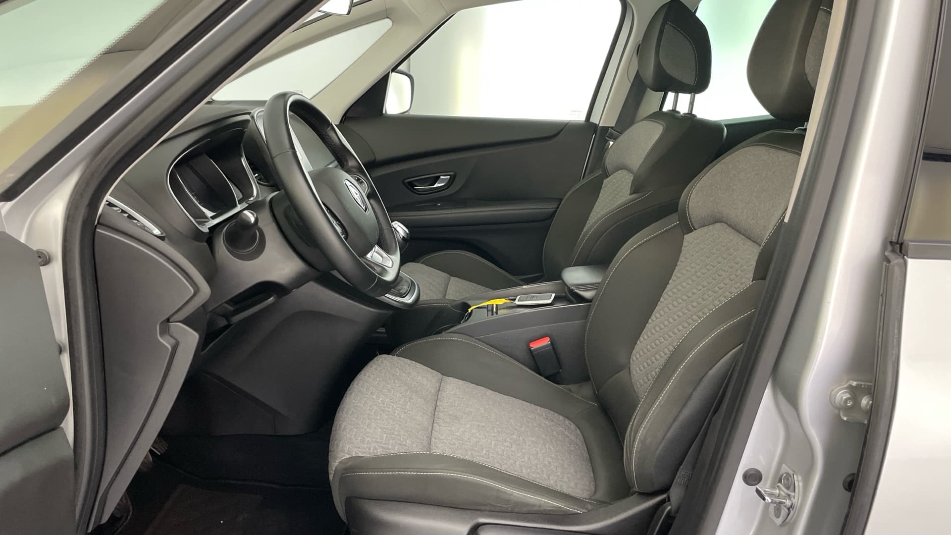 Renault Grand Scenic - 11