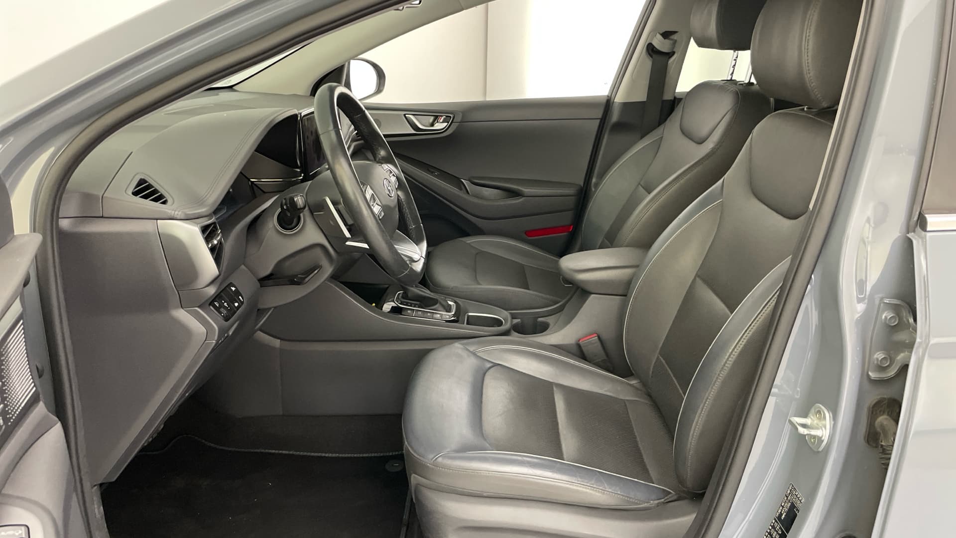Hyundai IONIQ - 11