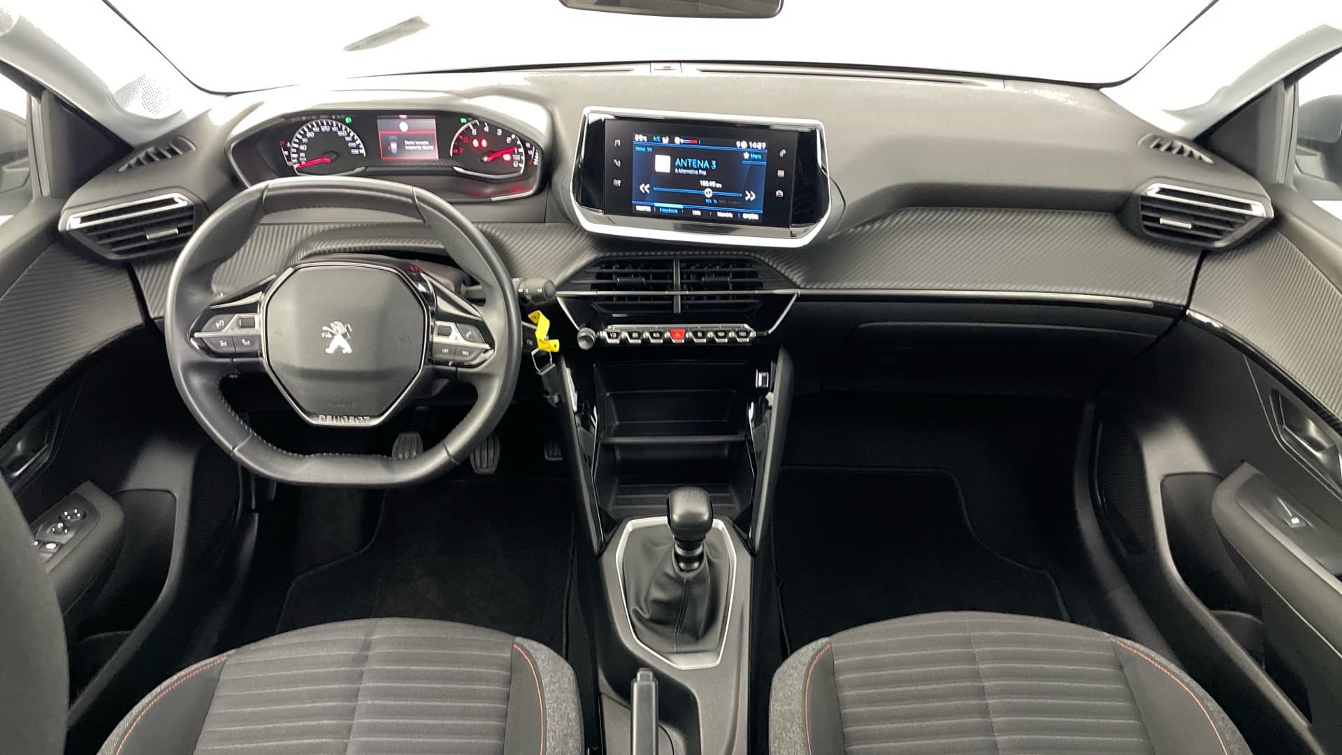 Peugeot 208 - 10