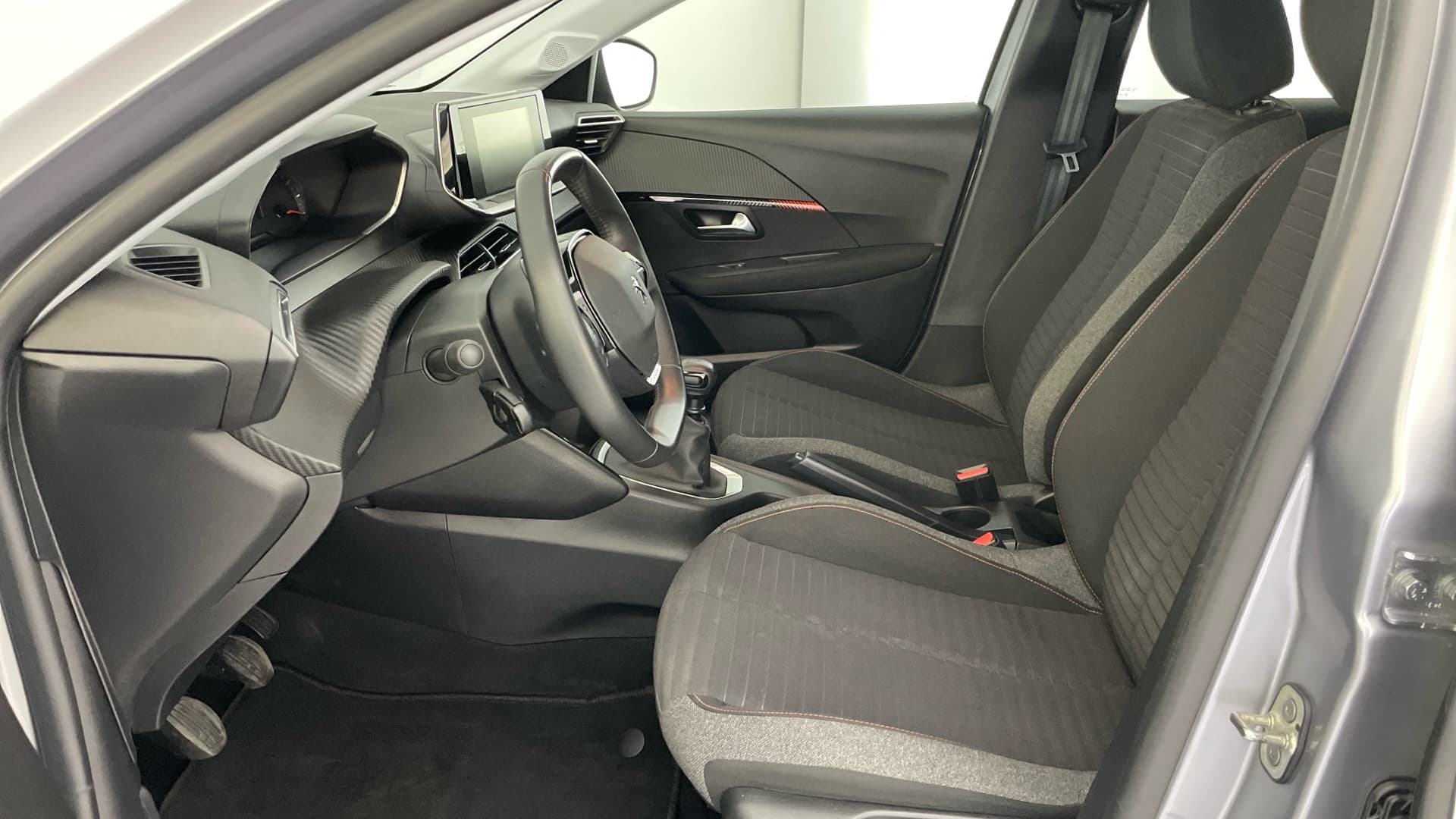 Peugeot 208 - 11