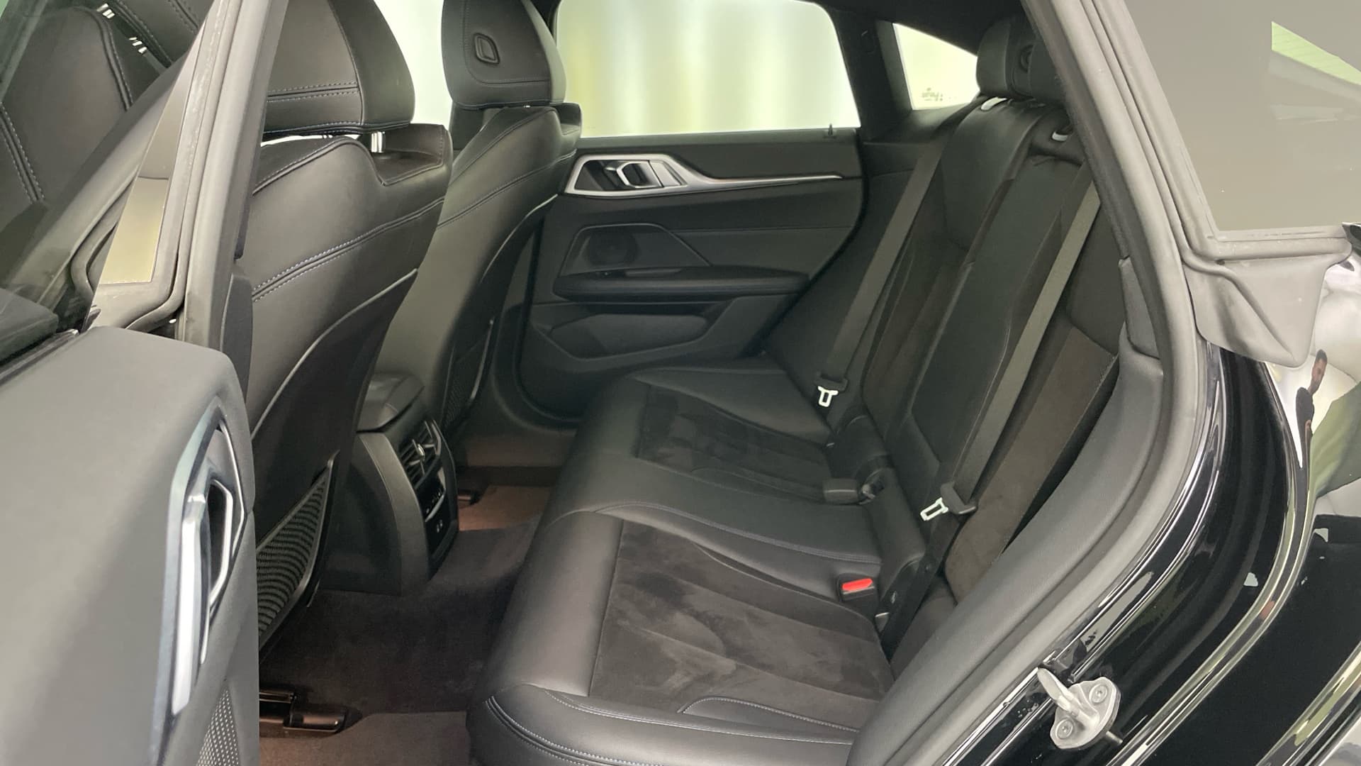 BMW i4 - 12