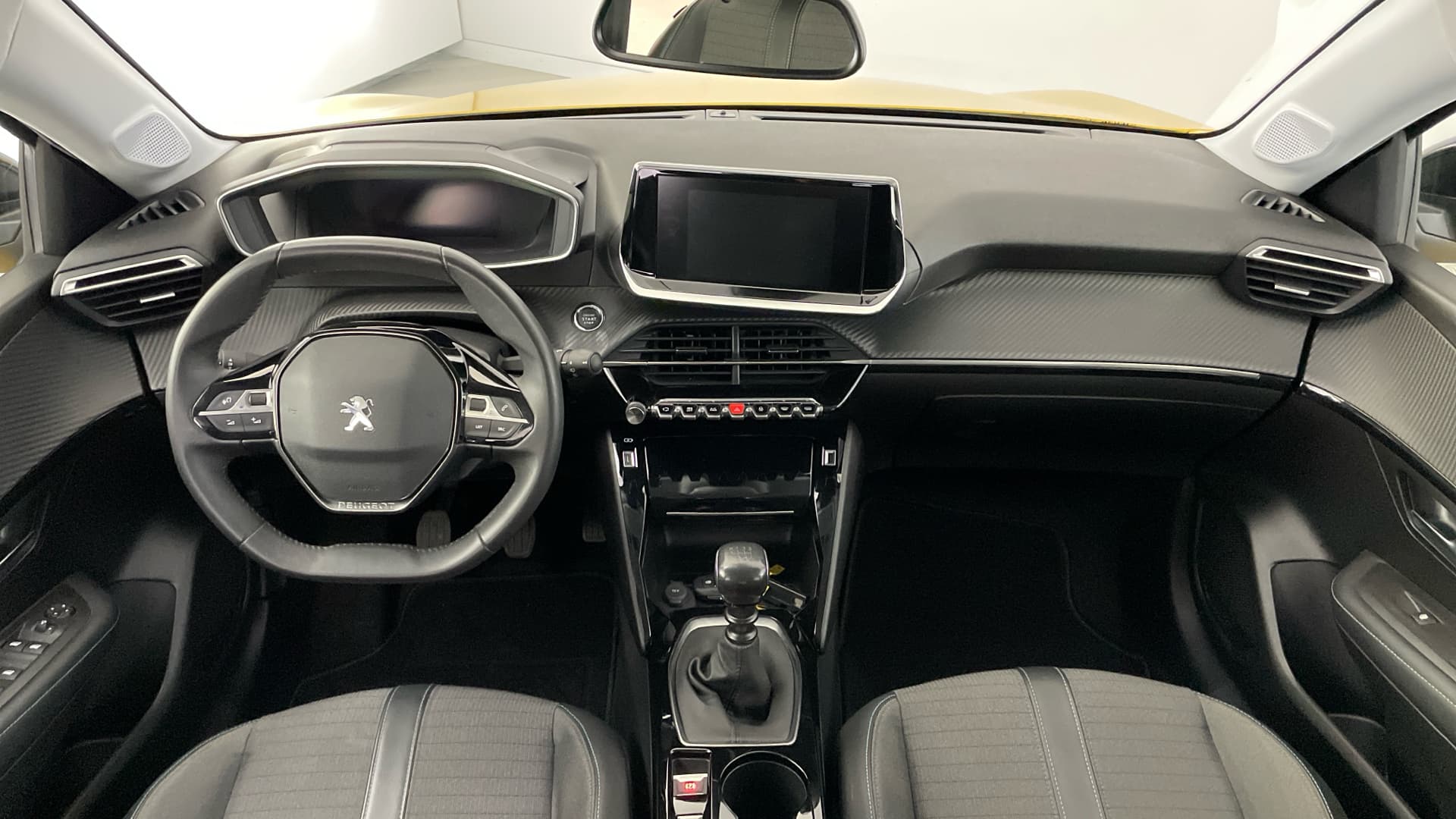 Peugeot 208 - 10
