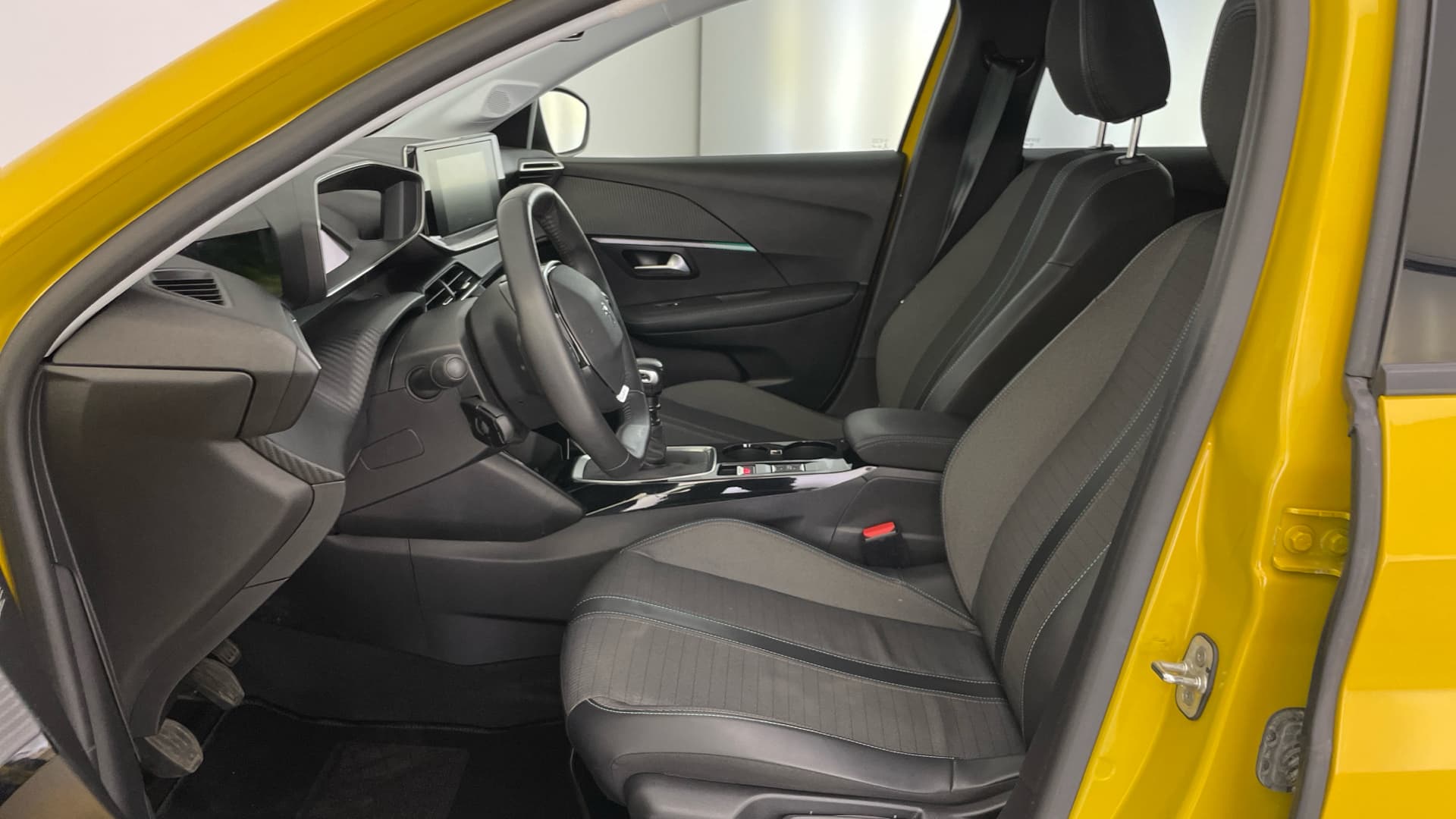 Peugeot 208 - 11