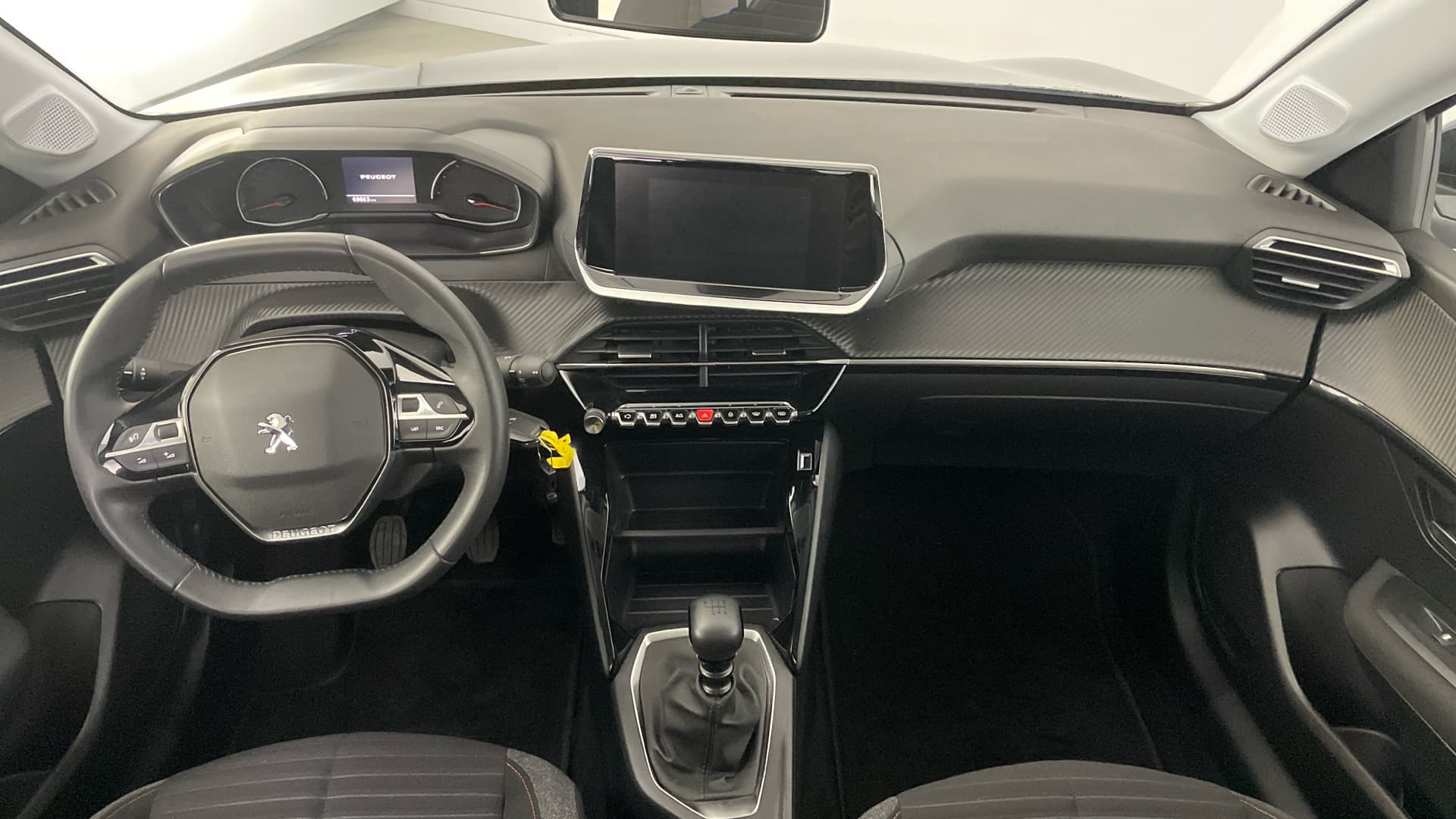 Peugeot 208 - 10