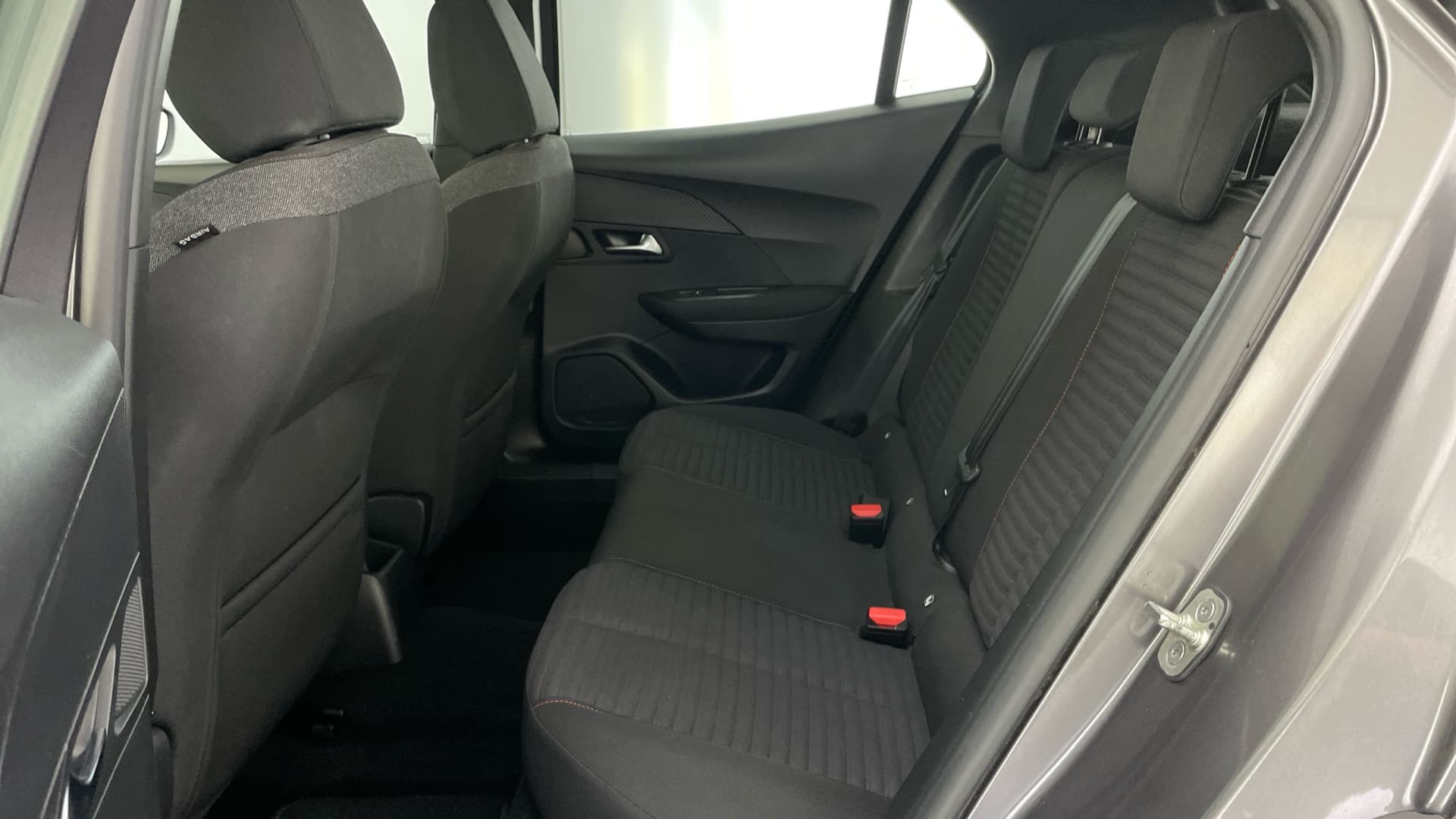 Peugeot 2008 - 12