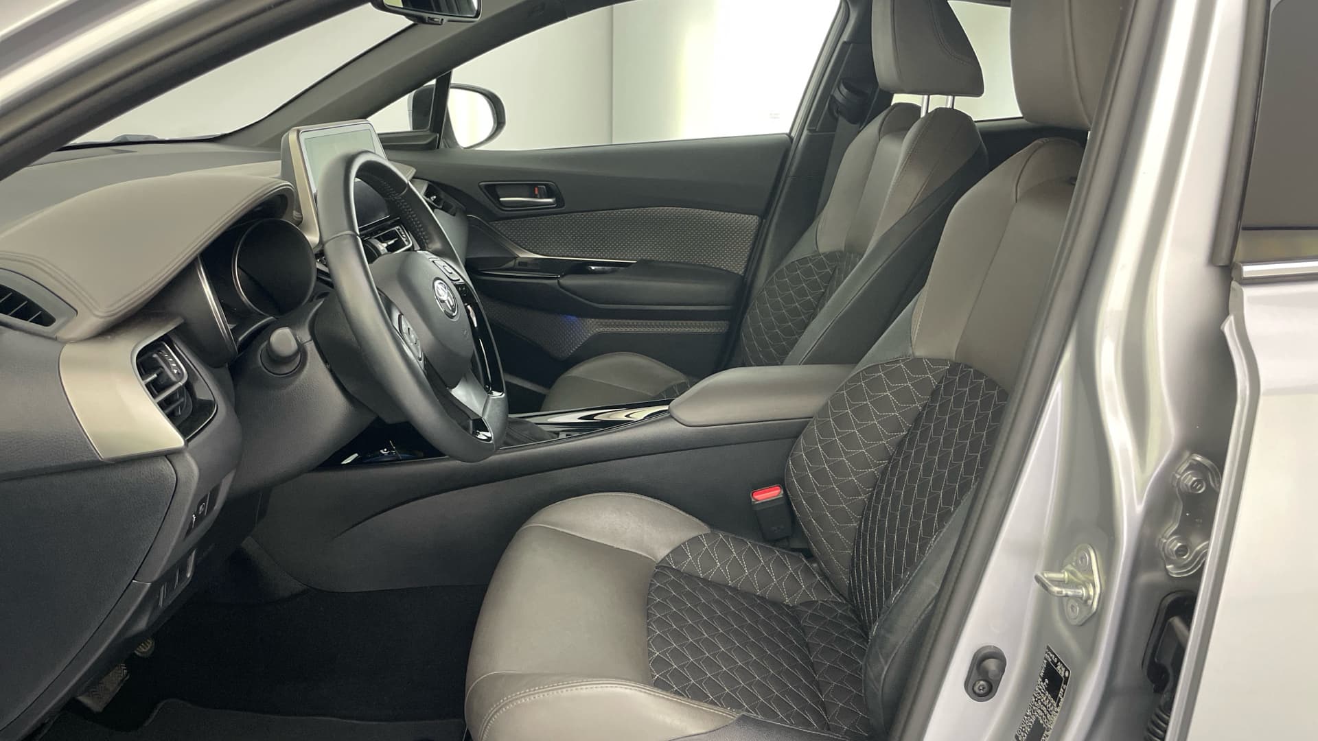 Toyota C-HR - 11