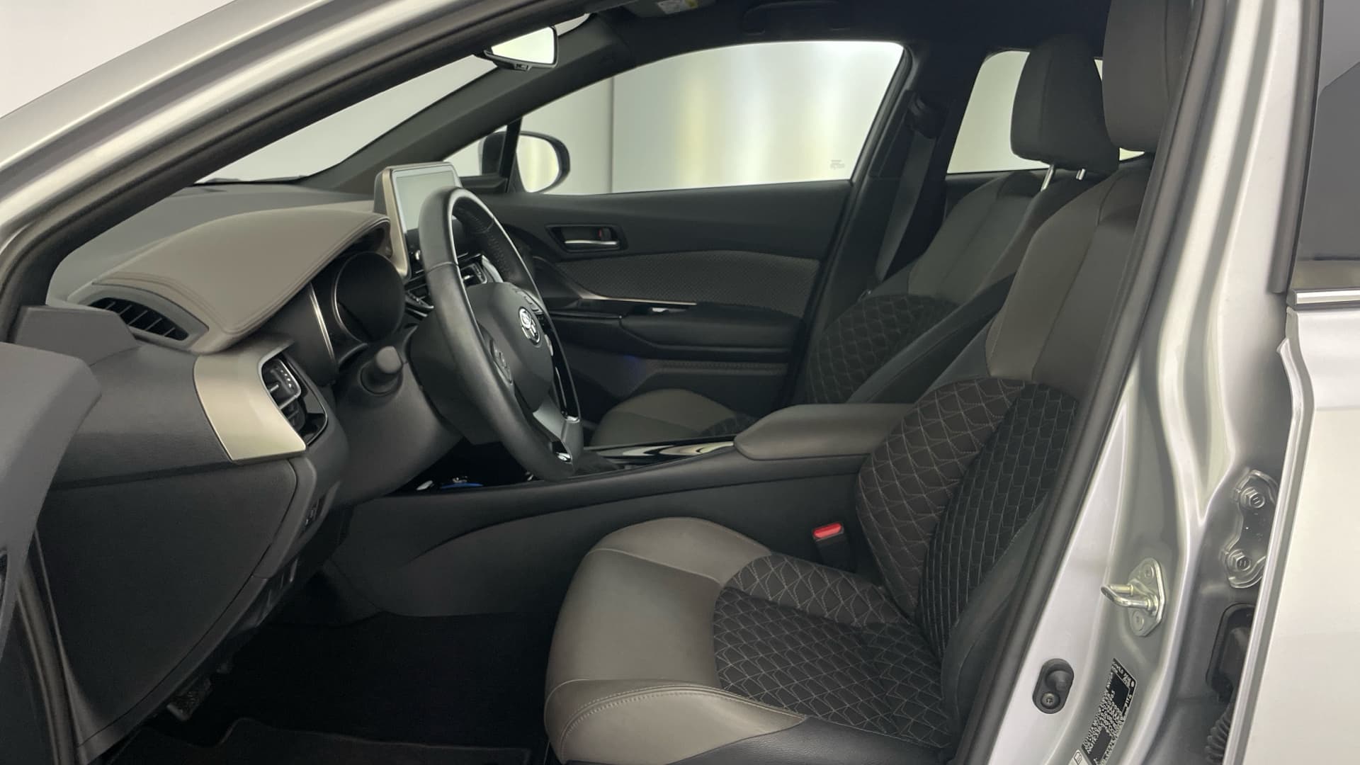 Toyota C-HR - 11