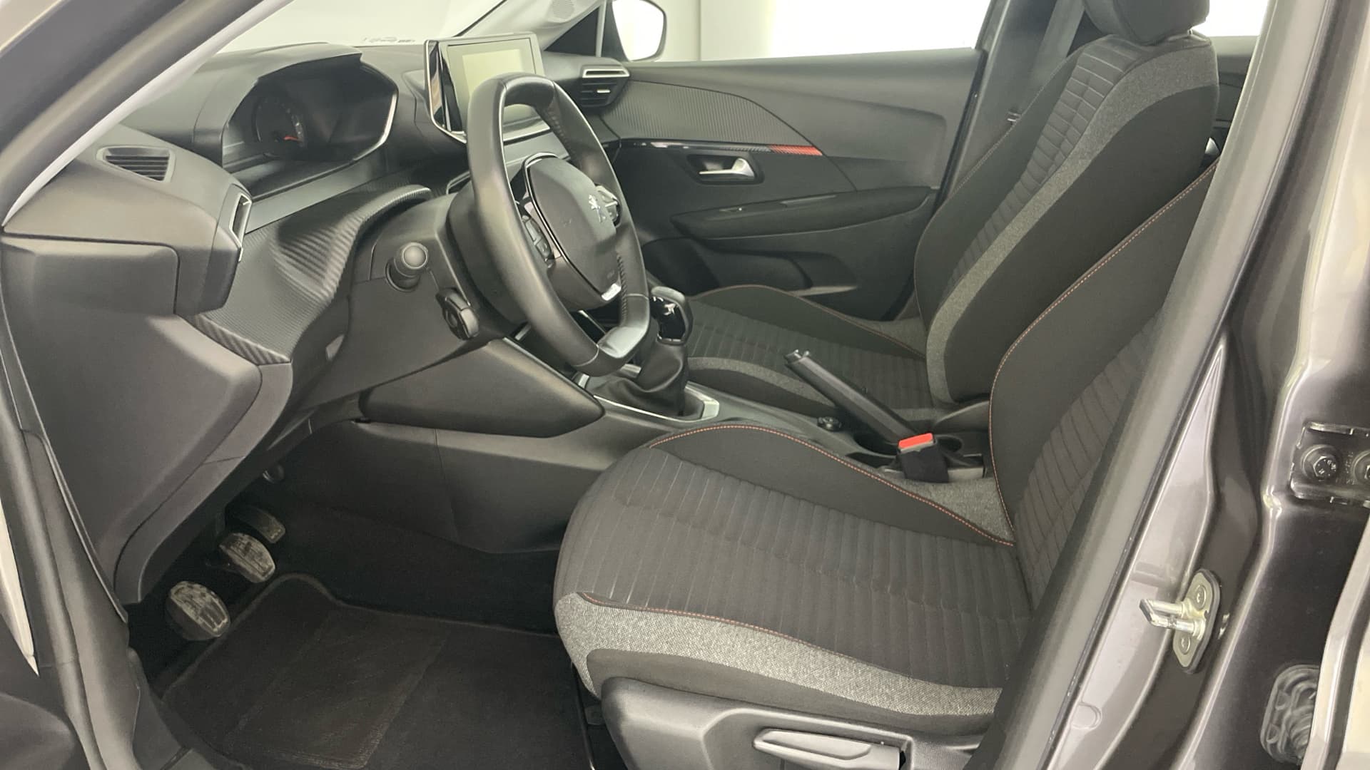 Peugeot 208 - 11