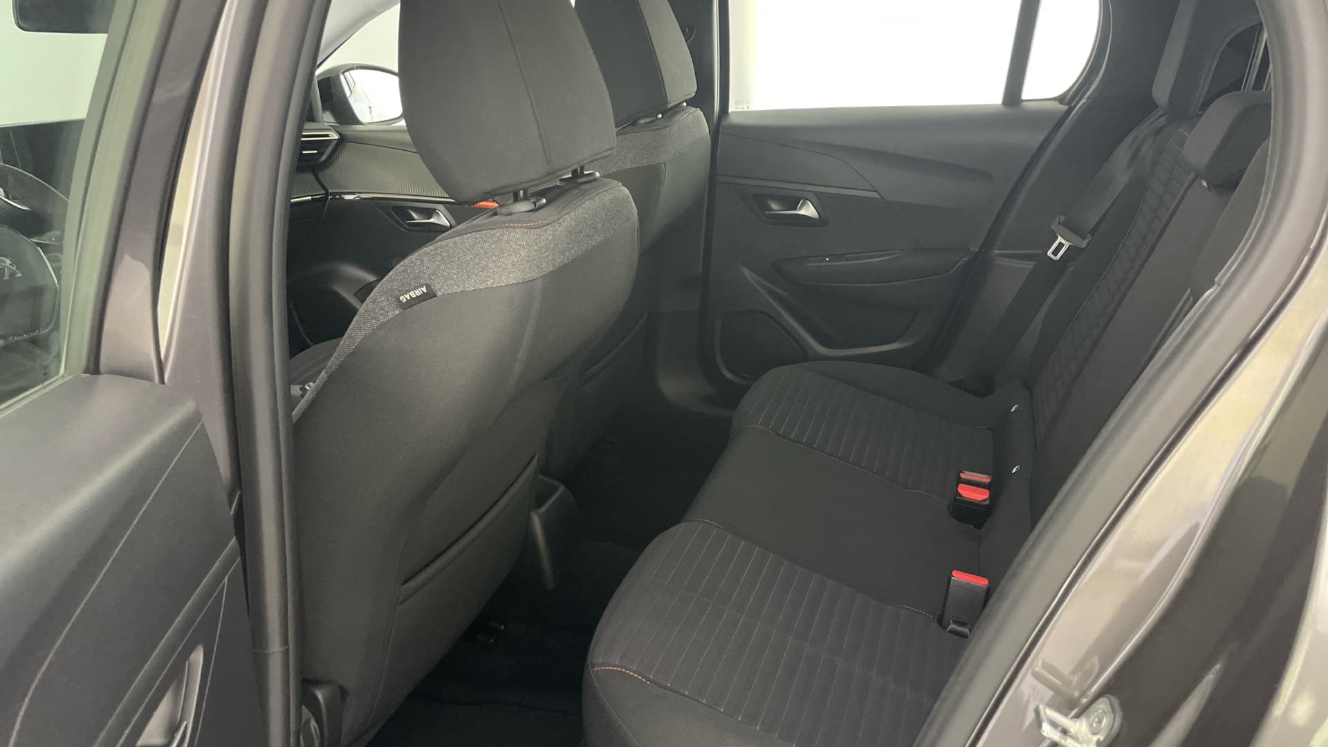 Peugeot 208 - 12