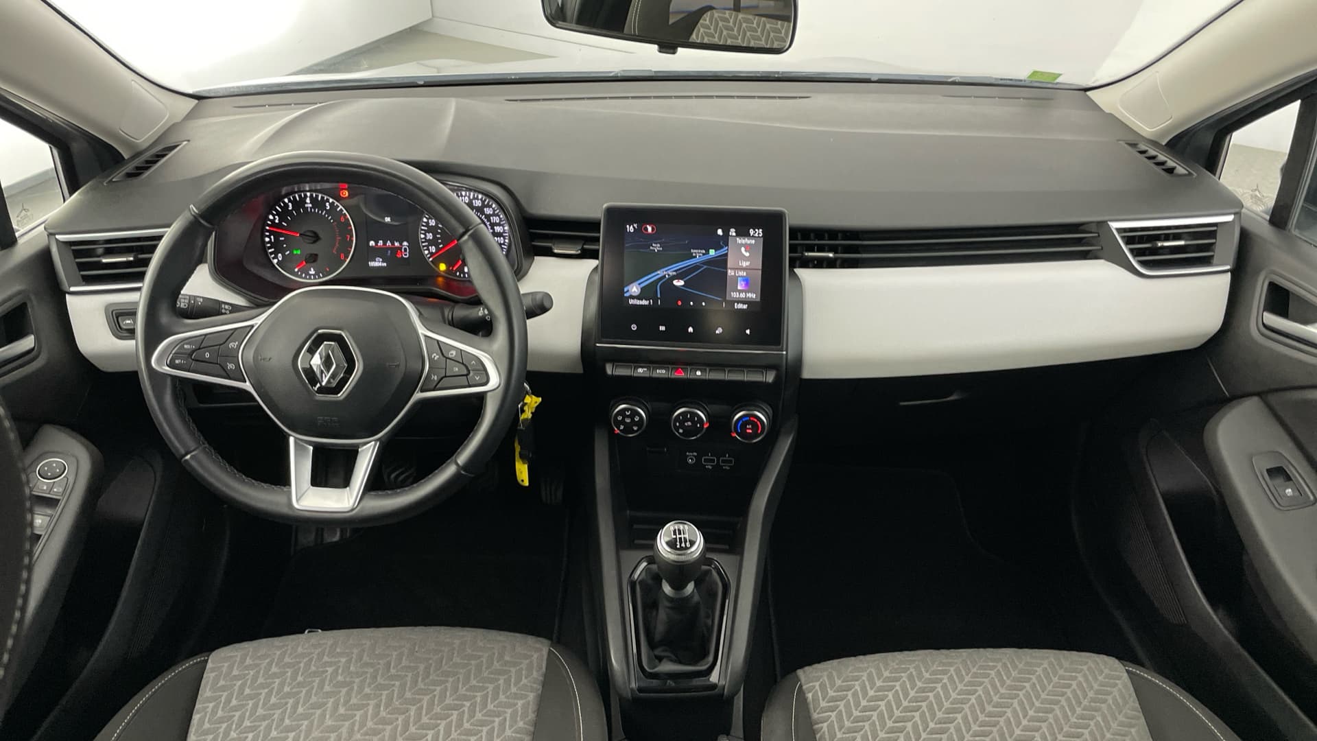 Renault Clio - 10