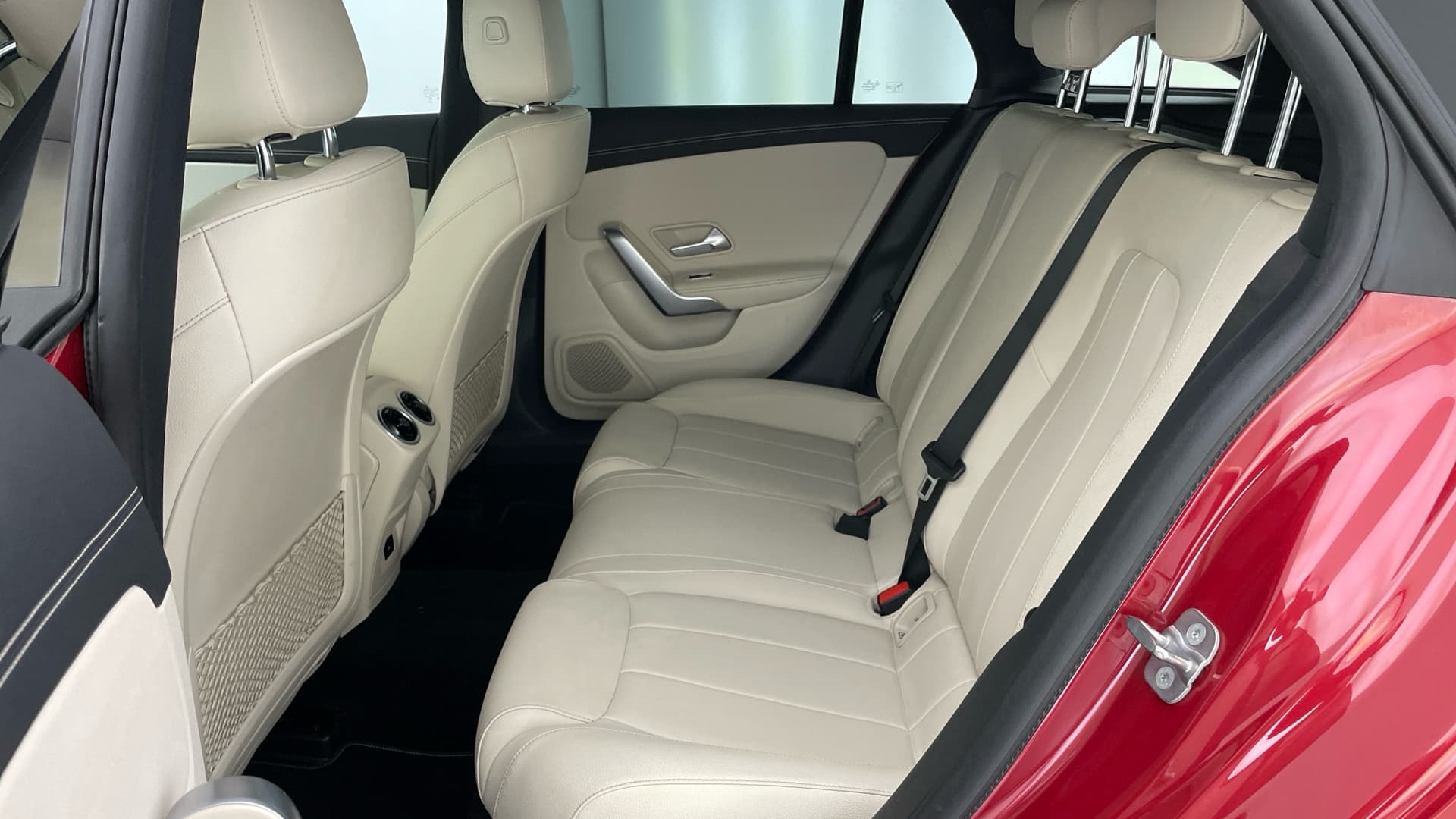 Mercedes-Benz CLA - 12