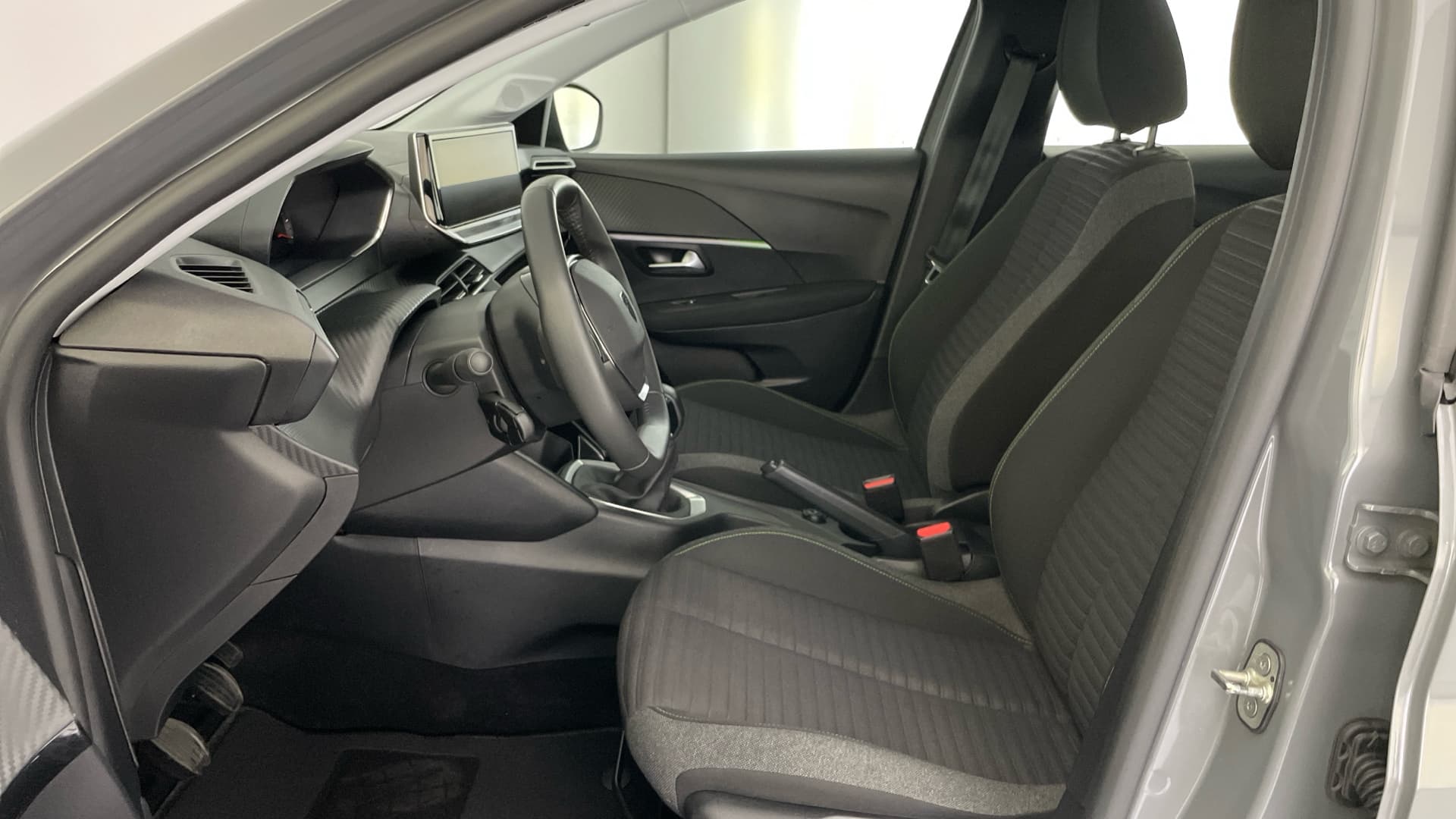 Peugeot 208 - 11