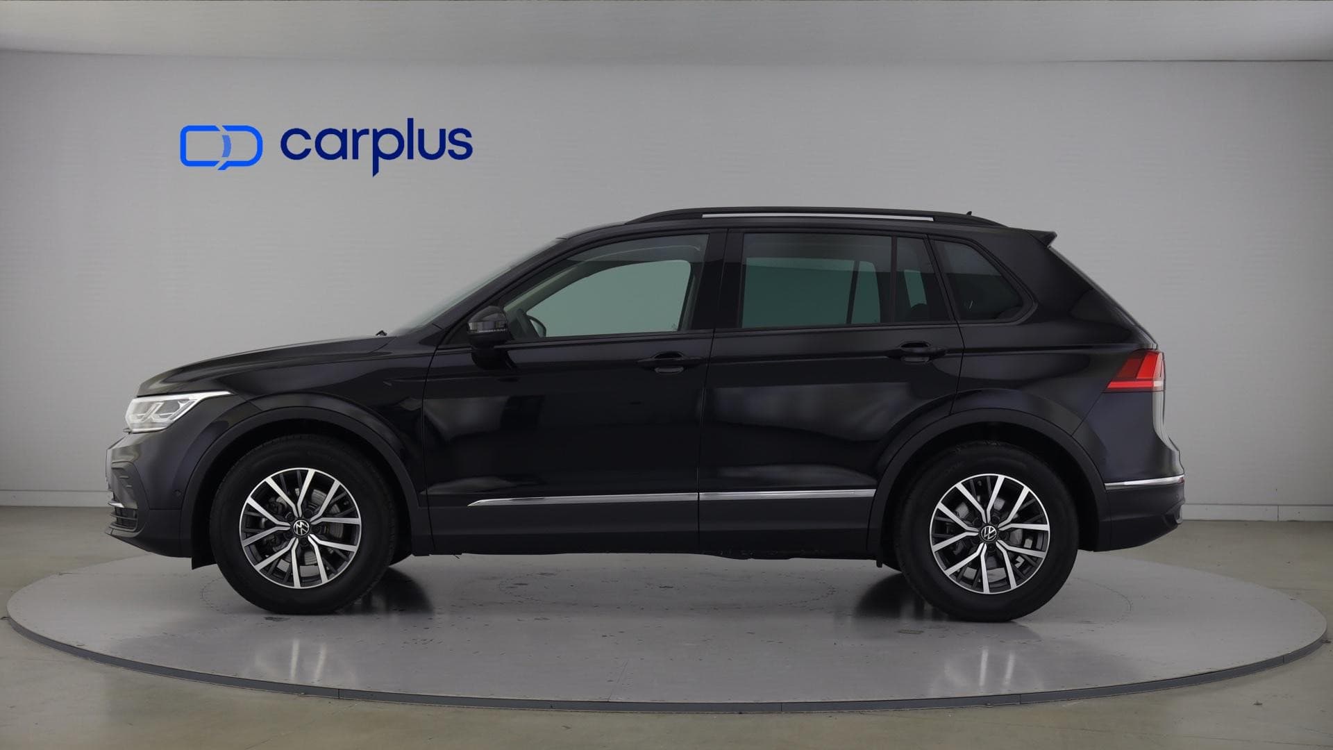 Volkswagen Tiguan - 4