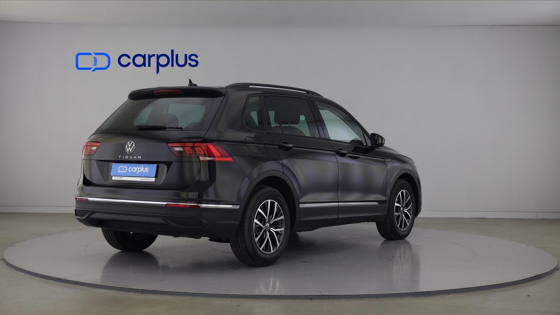 Volkswagen Tiguan - 8