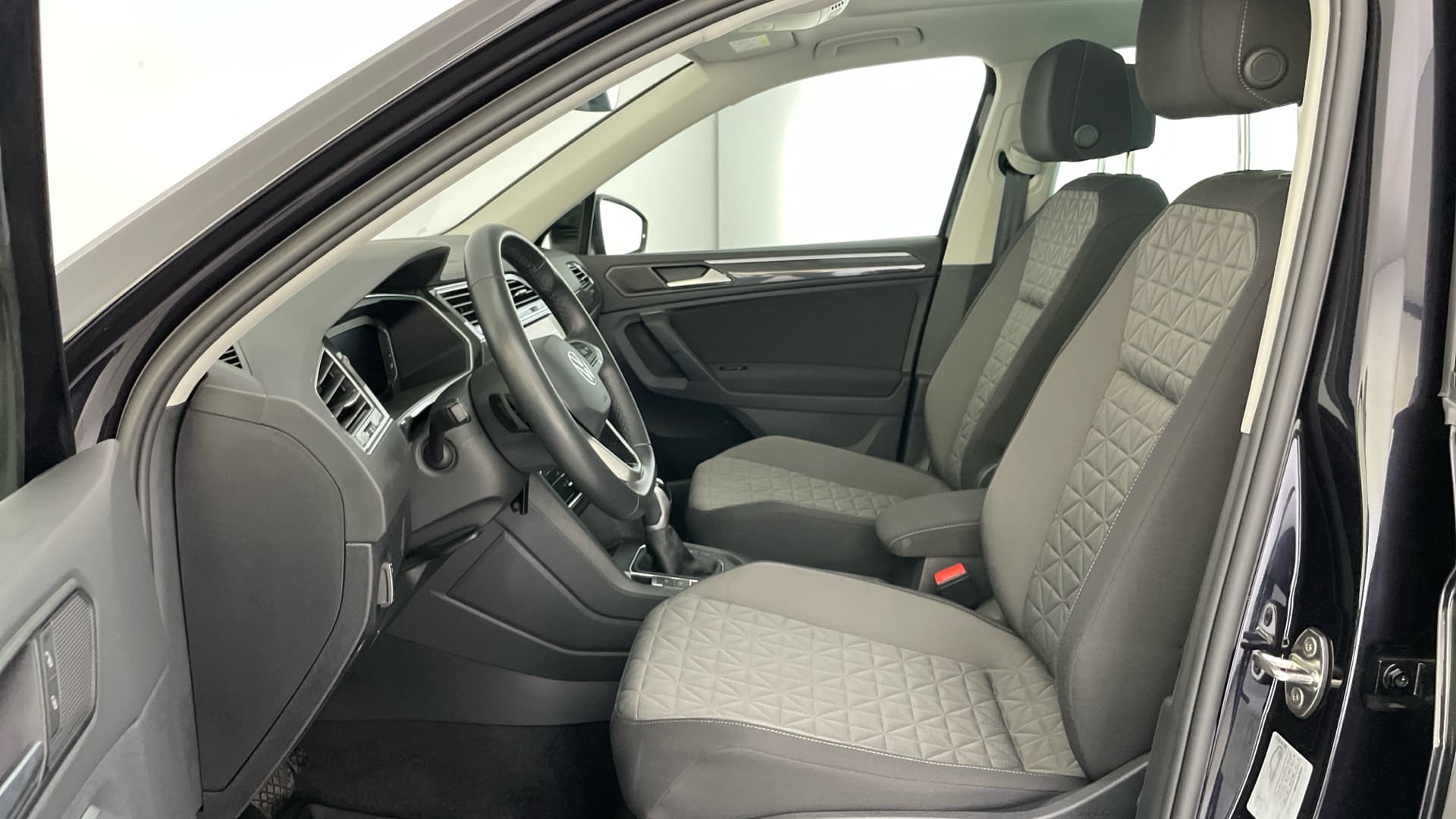 Volkswagen Tiguan - 11