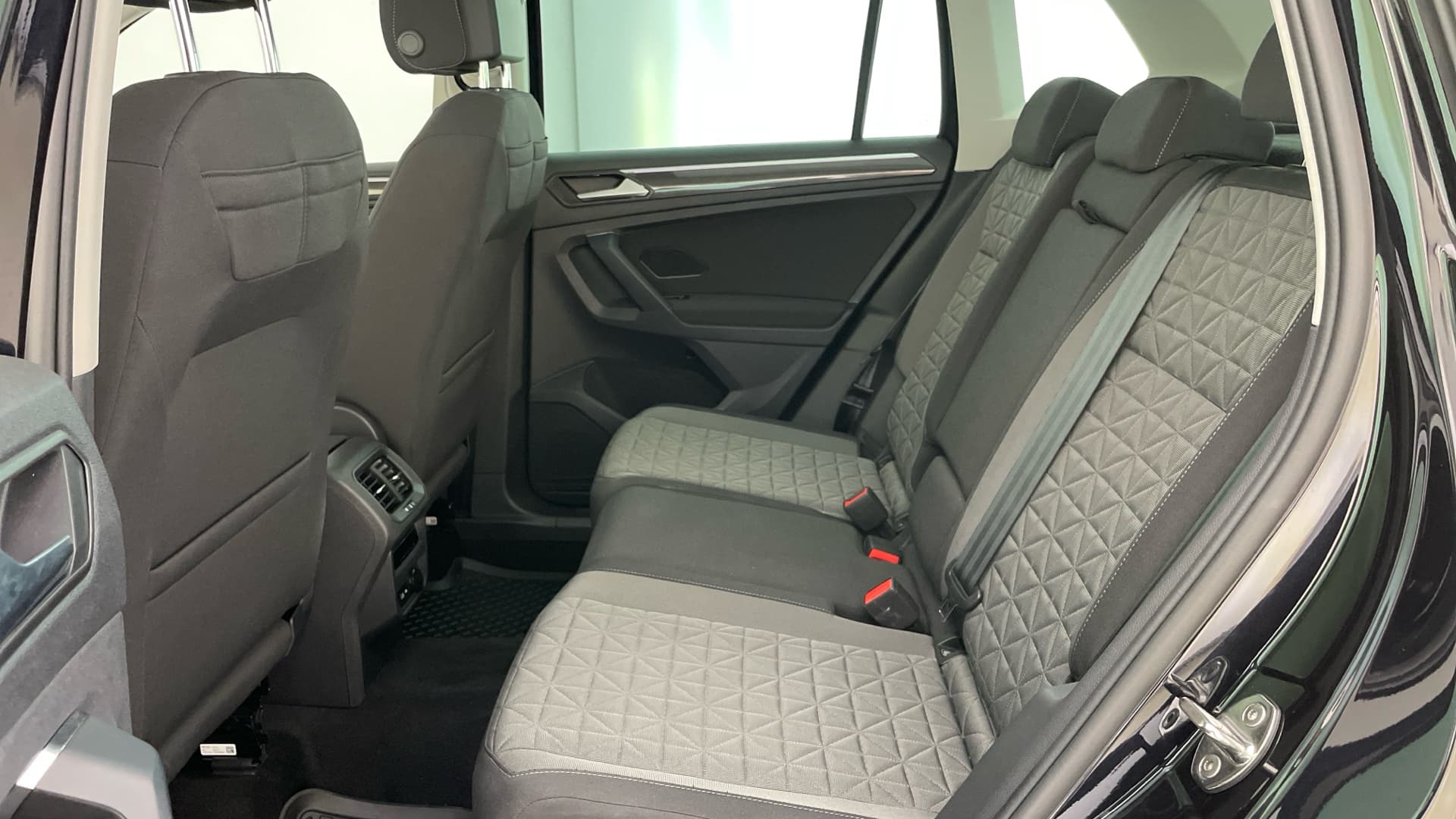 Volkswagen Tiguan - 12