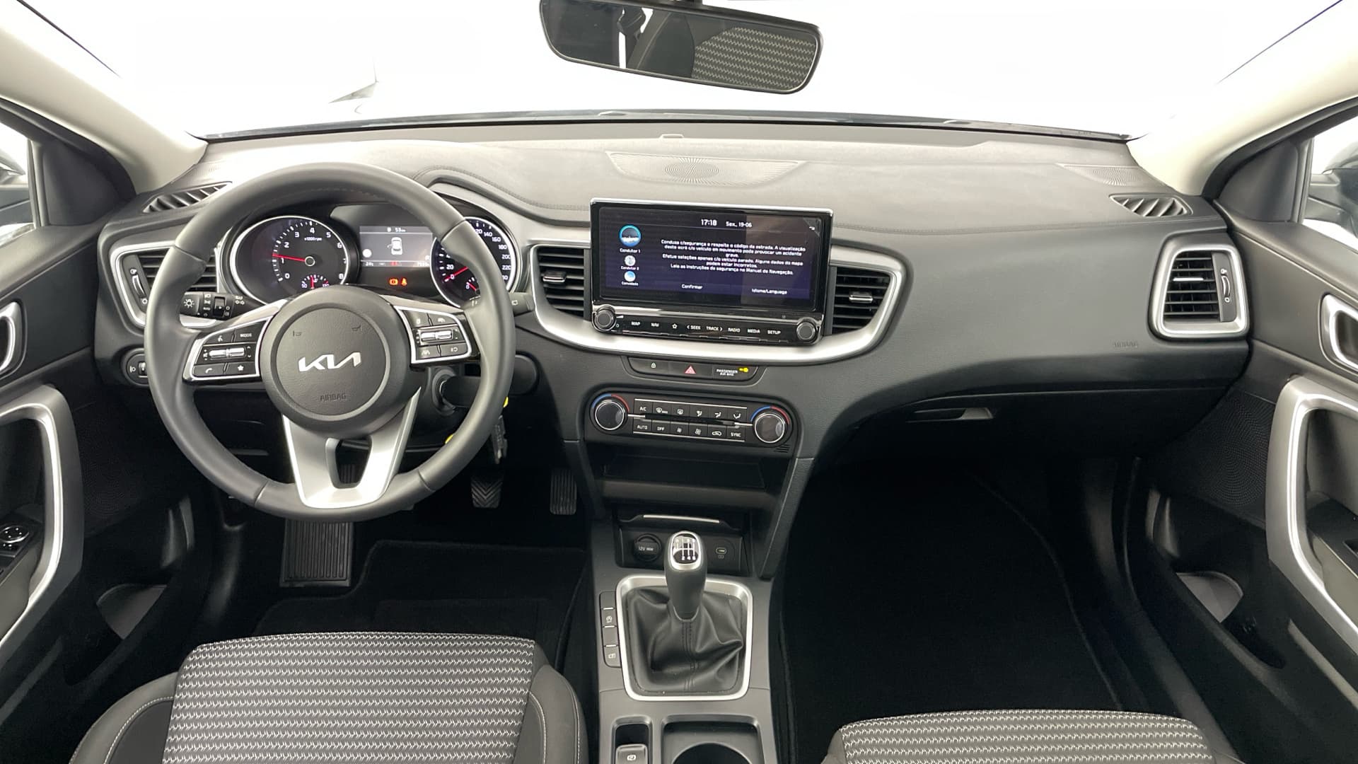 Kia XCeed - 10