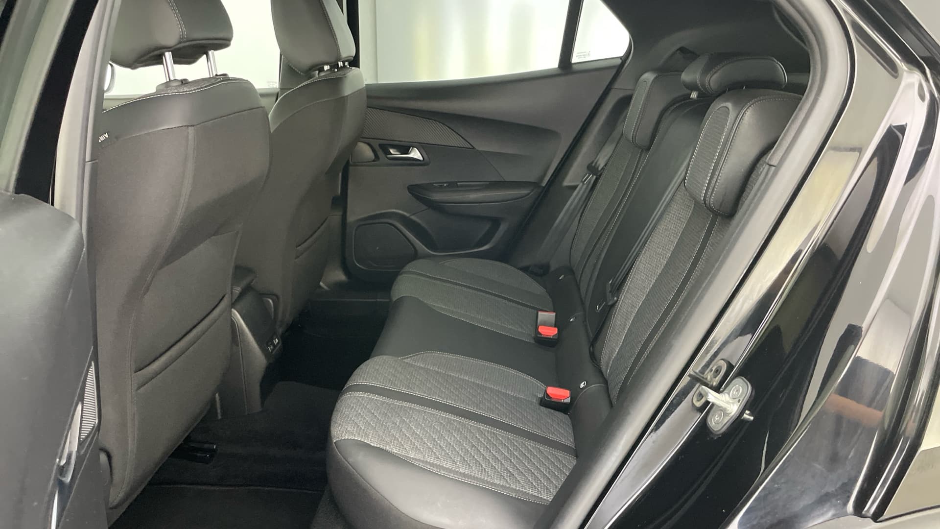 Peugeot 2008 - 12