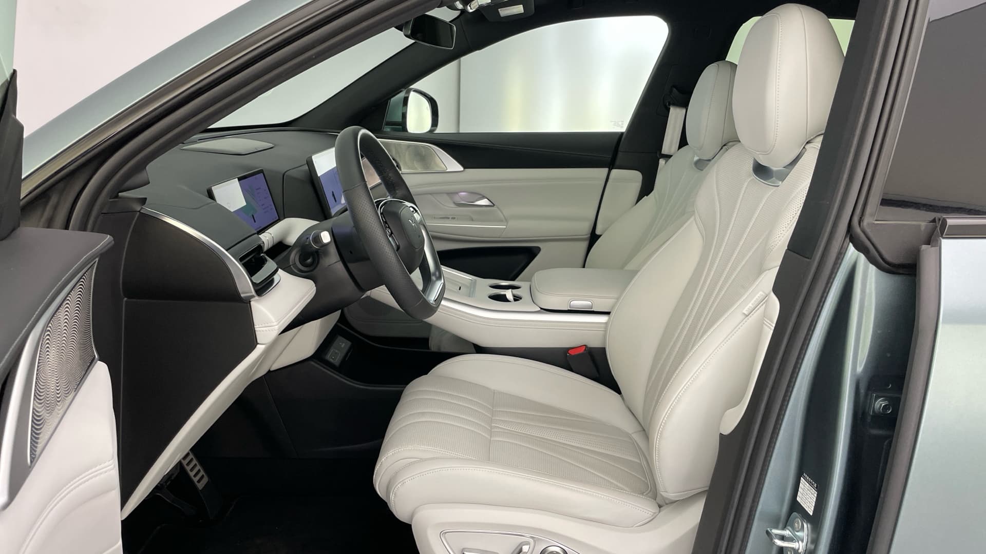 Xpeng G9 - 10