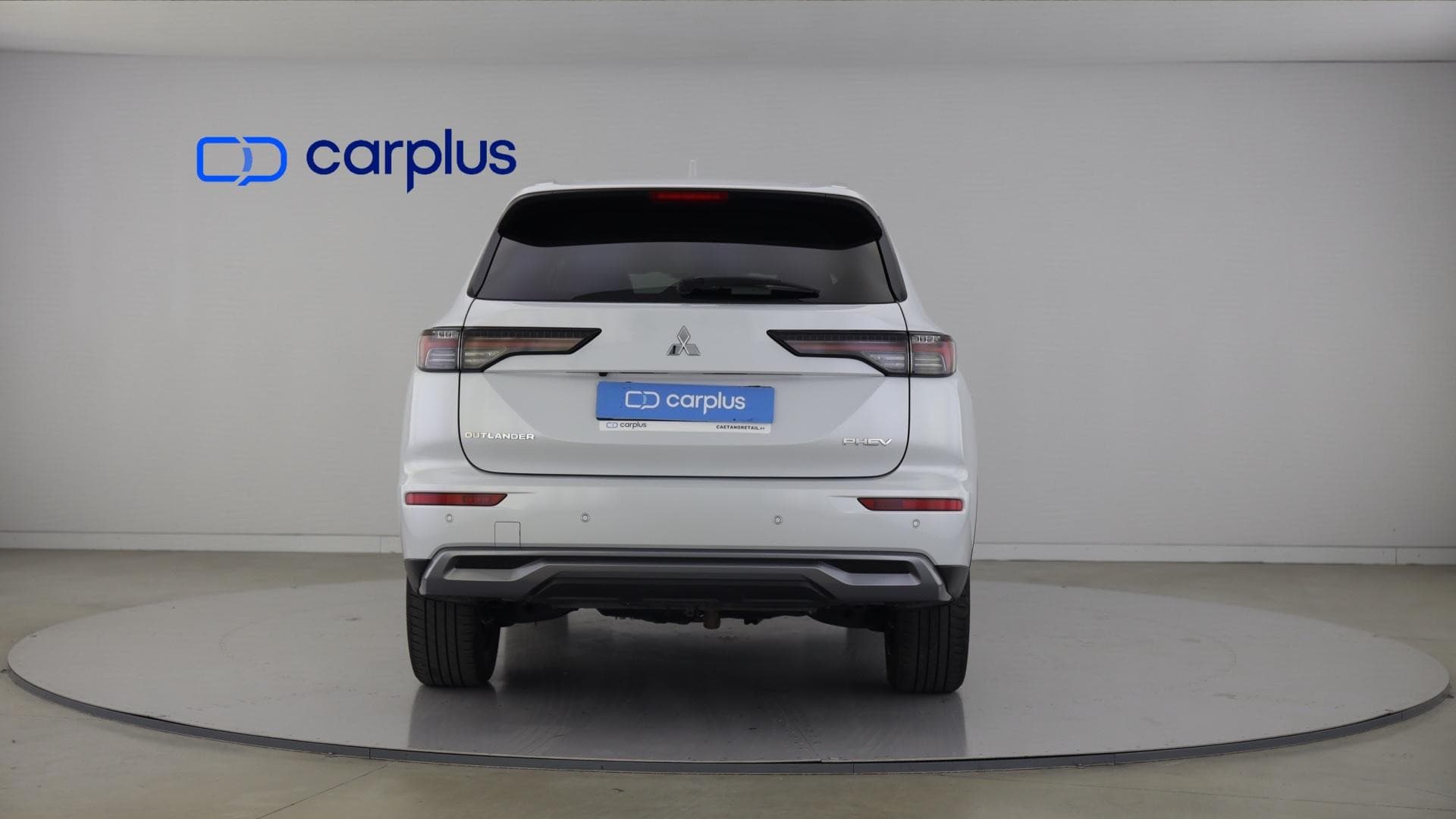 Mitsubishi Outlander - 2
