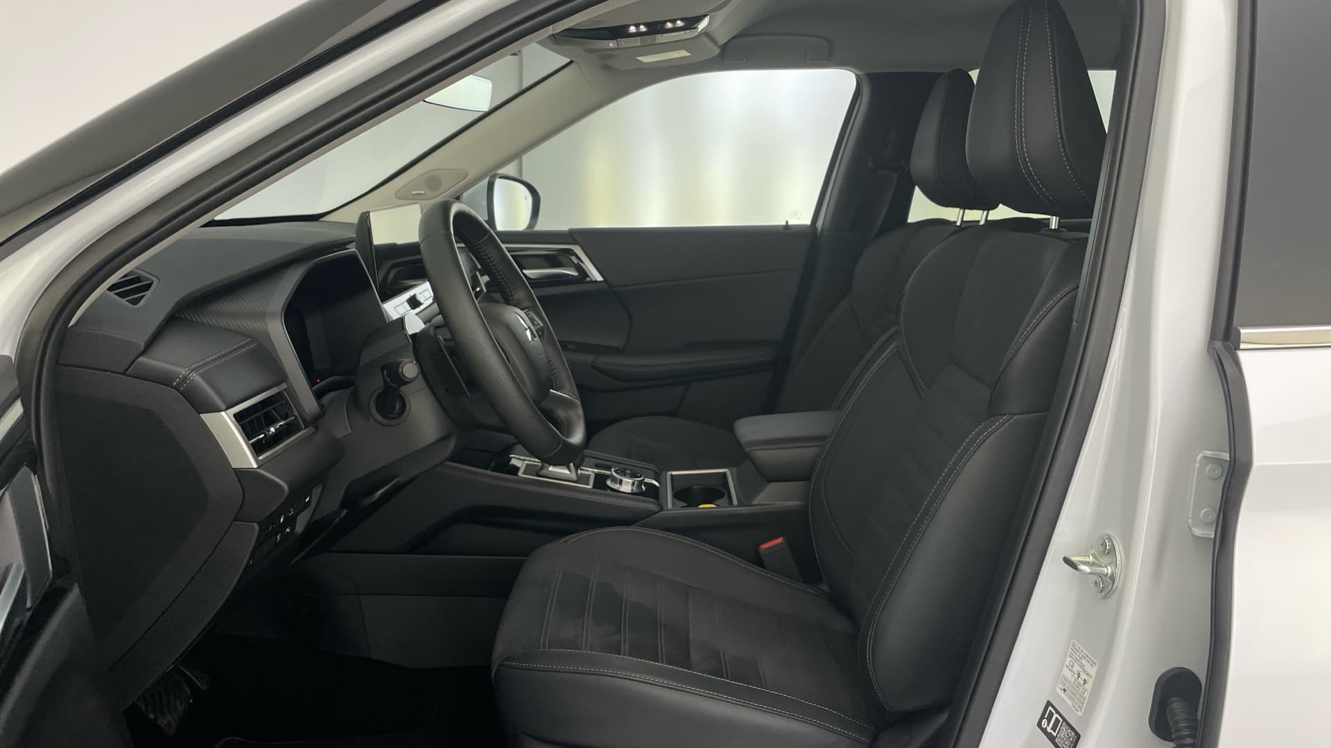 Mitsubishi Outlander - 11