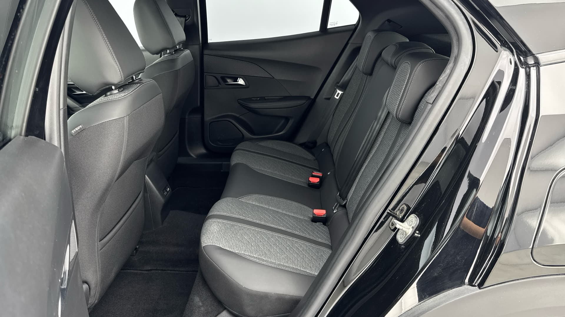 Peugeot 2008 - 12